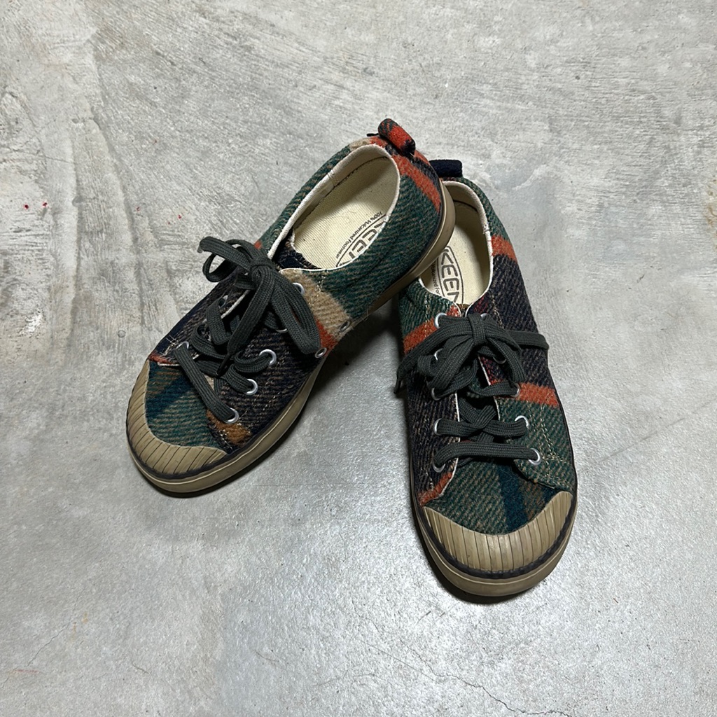 Keen Brand Plaid Sneakers  Size 5y  A84